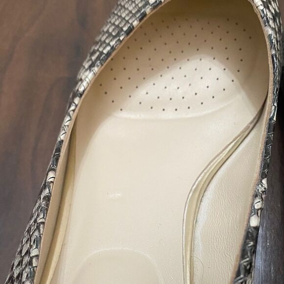 Katherine Kelly Elegant Snakeskin Pattern Pointed Flats - Picture 7 of 9